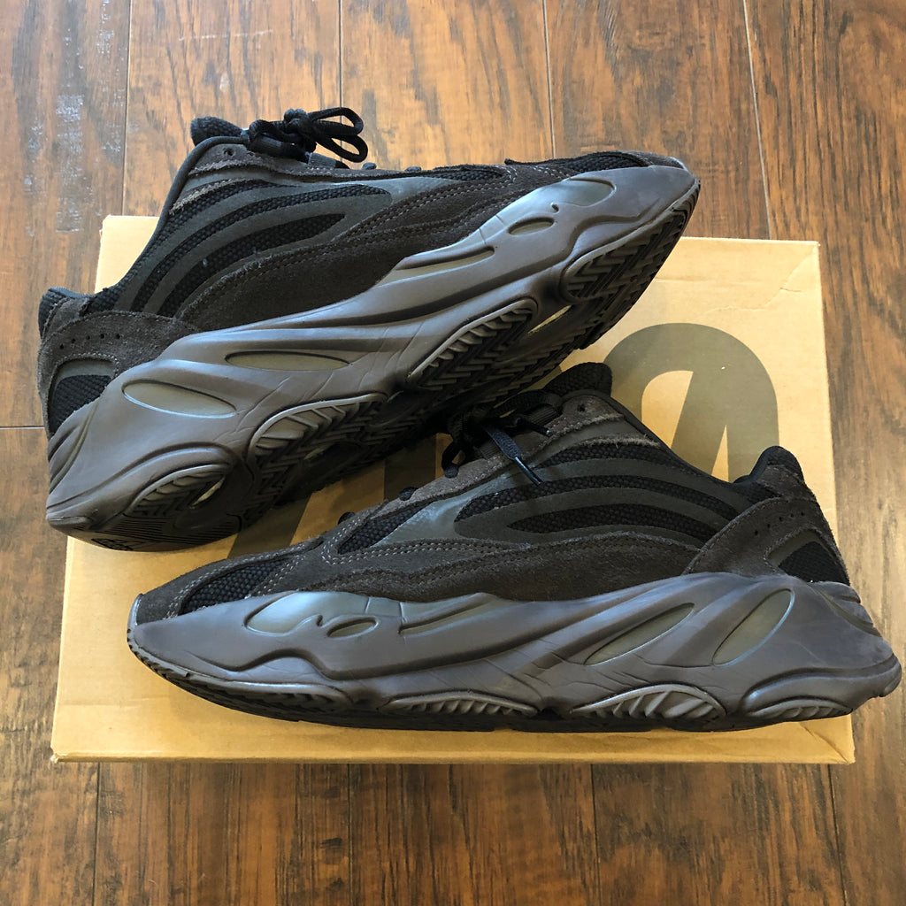 ADIDAS YEEZY BOOST 700 V2 VANTA PRE OWNED FU6684 SIZE 8.5 Original Grail